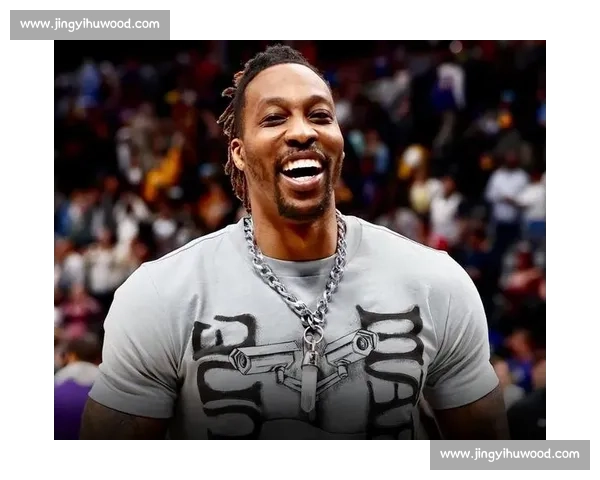 奥尼尔大花西装藏温柔：给霍华德的 “和解之花”